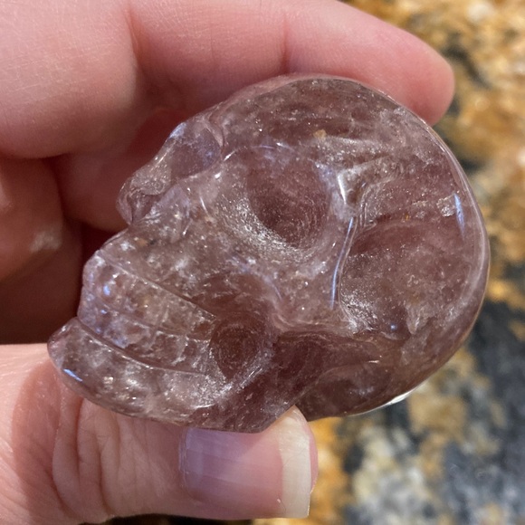 Strawberry Quartz Stone Skull Figurine crystal crystals - Picture 3 of 3